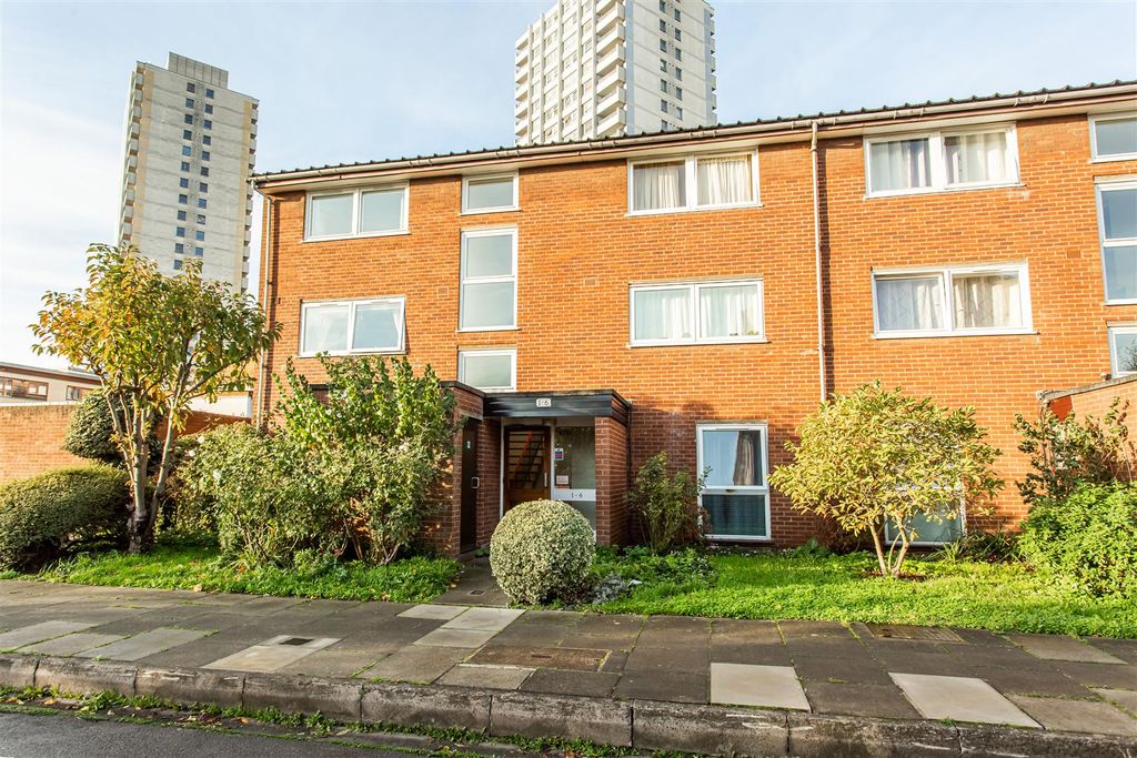 Property photo 1 of 9 Regent's Square