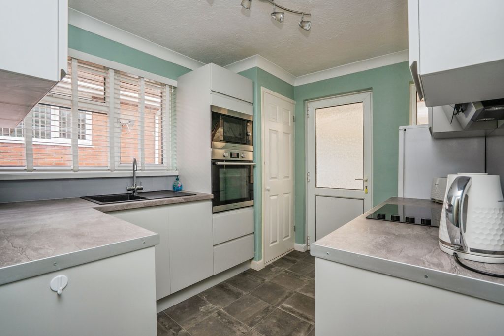 Property photo 2 of 15 Kitchen