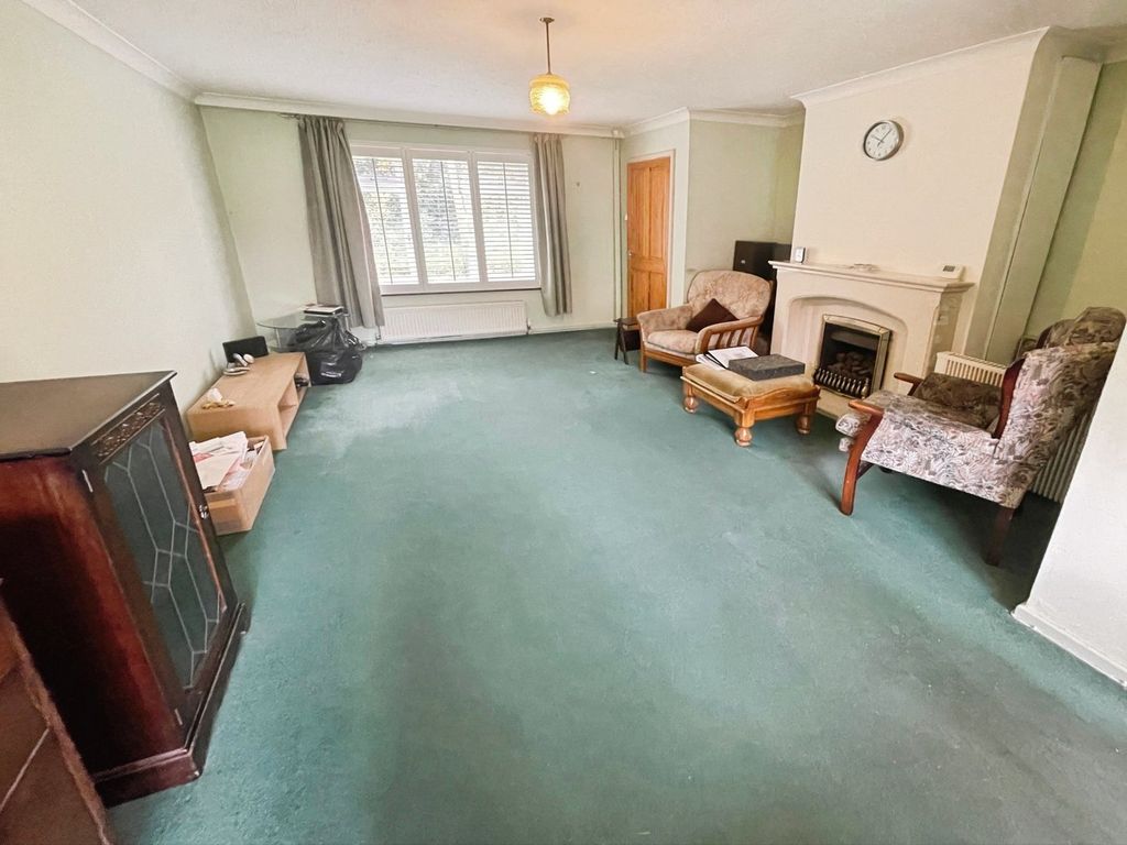 Property photo 3 of 17 Lounge Area