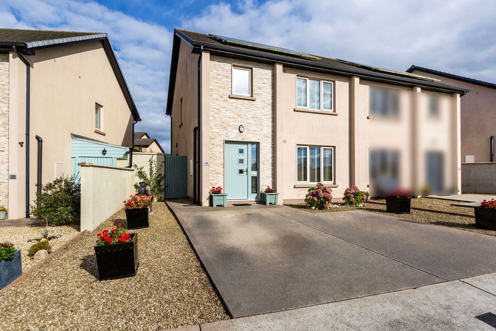 Property photo 2 of 34