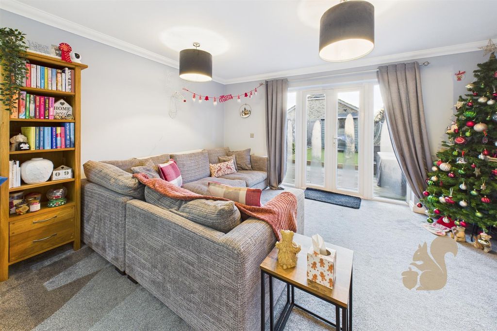 Property photo 2 of 12 Lounge