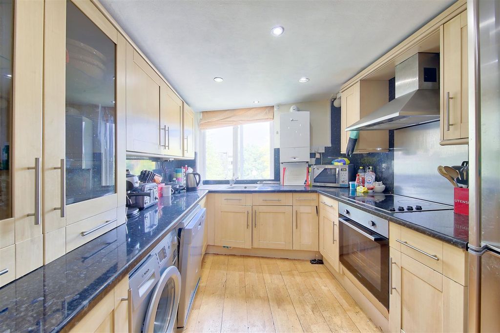 Property photo 1 of 15 197_Battersea_Church_Road_Image9_14178_4.Jpg