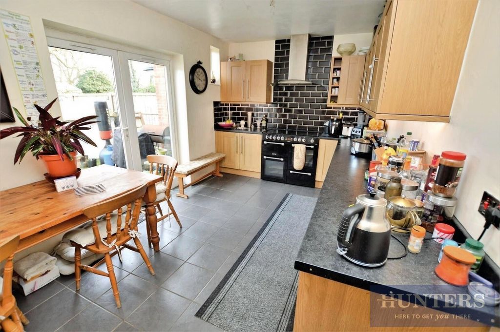 Property photo 3 of 12 Kitchen