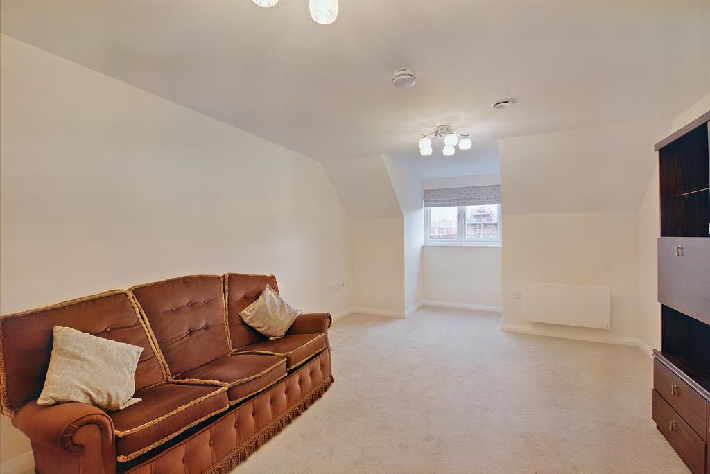 Property photo 2 of 25 Lounge