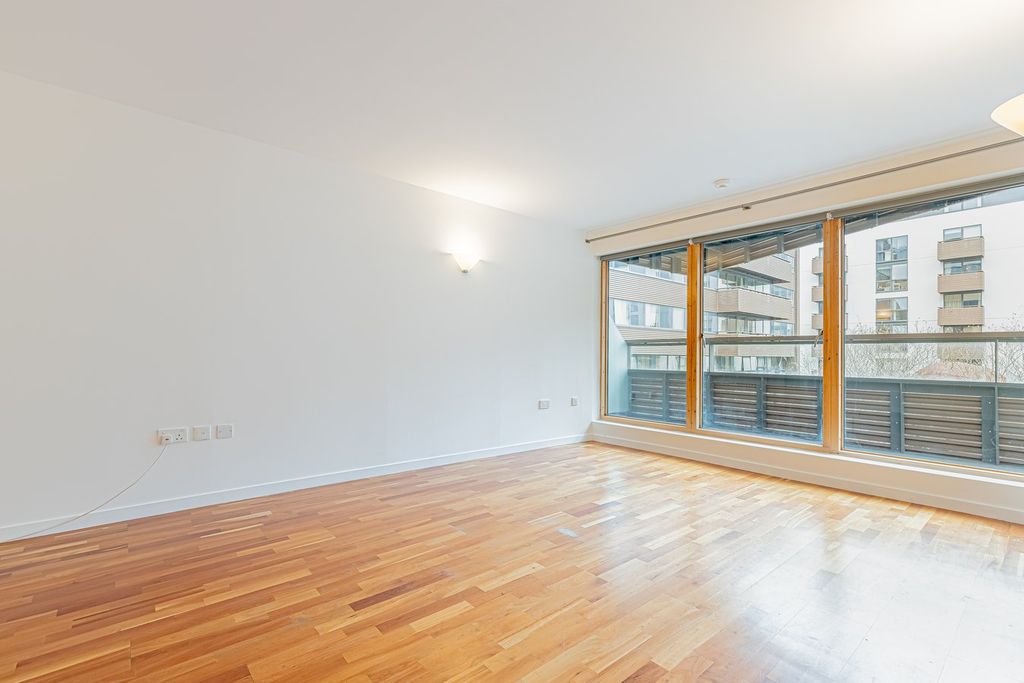 Property photo 2 of 27