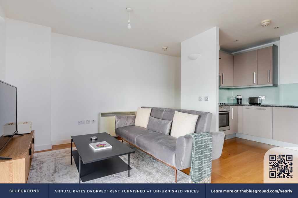 Property photo 3 of 23 Living Room