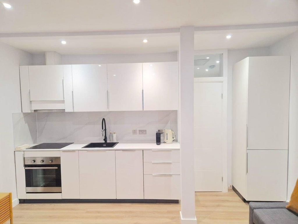 Property photo 2 of 14 O_1i7A2Ldqnjq51K6A341Gsb11md6.Jpg