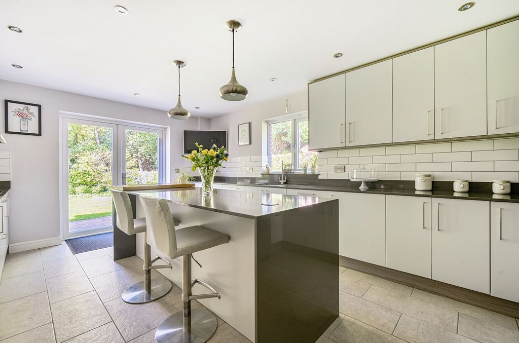 Property photo 2 of 19 1-69F21Eff5cc2E-1...