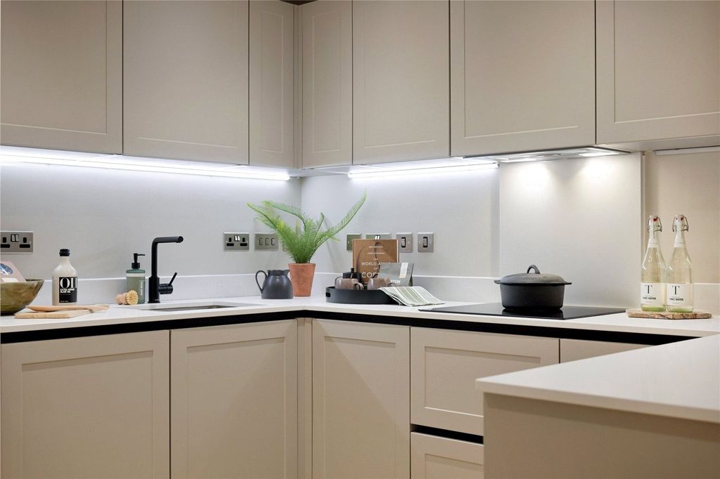 Property photo 2 of 14 Show Home