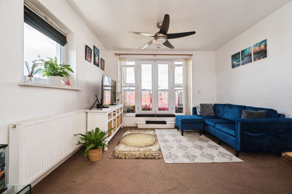 Property photo 2 of 12
