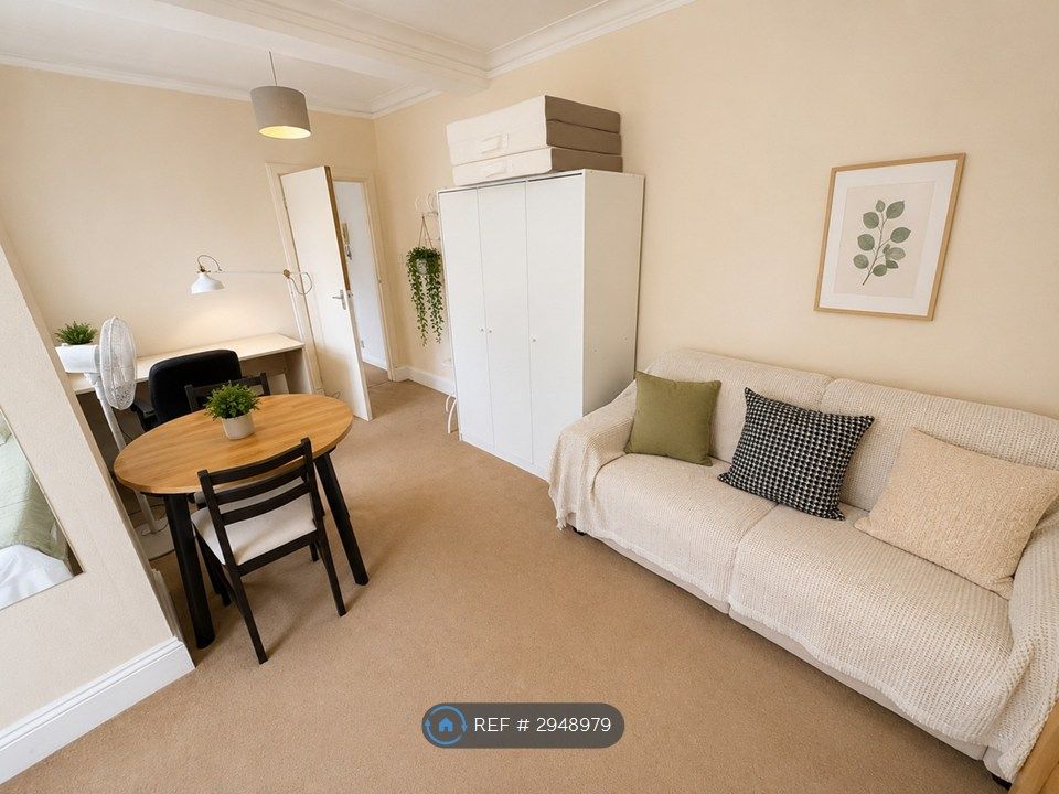 Property photo 2 of 9 Living Space