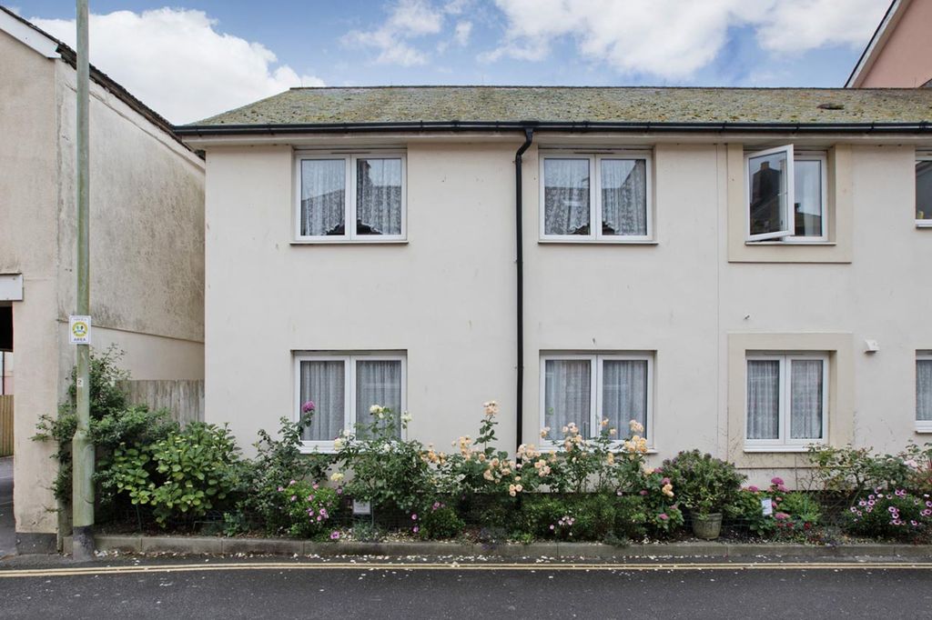 Property photo 3 of 12