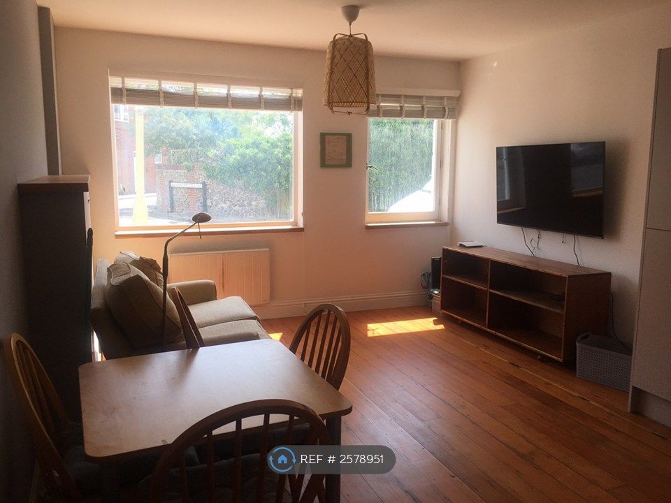 Property photo 2 of 5 Living Room