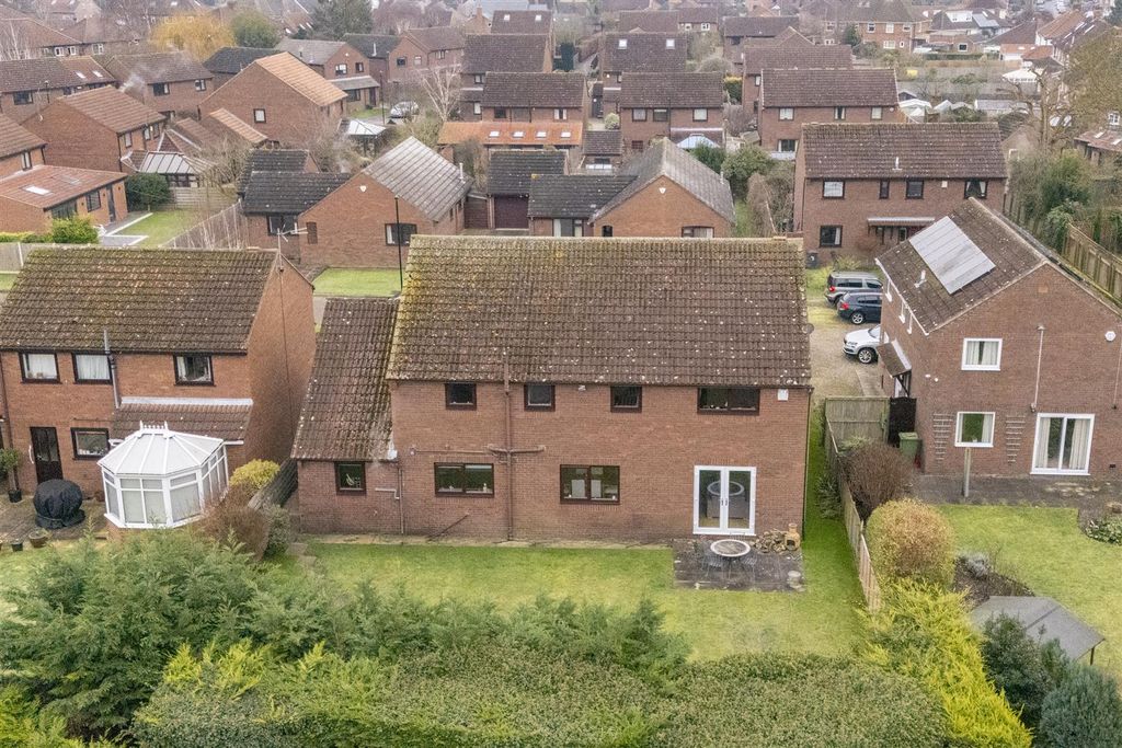 Property photo 2 of 33 8_Sargent_Avenue_4.Jpg