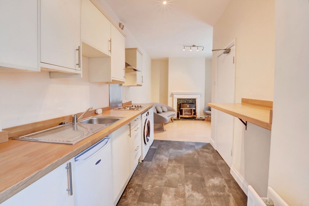 Property photo 3 of 7 Photo 1