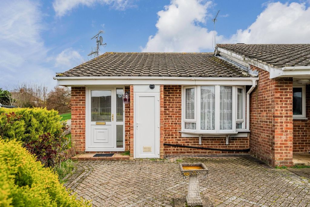 Property photo 1 of 13 Headley Grove