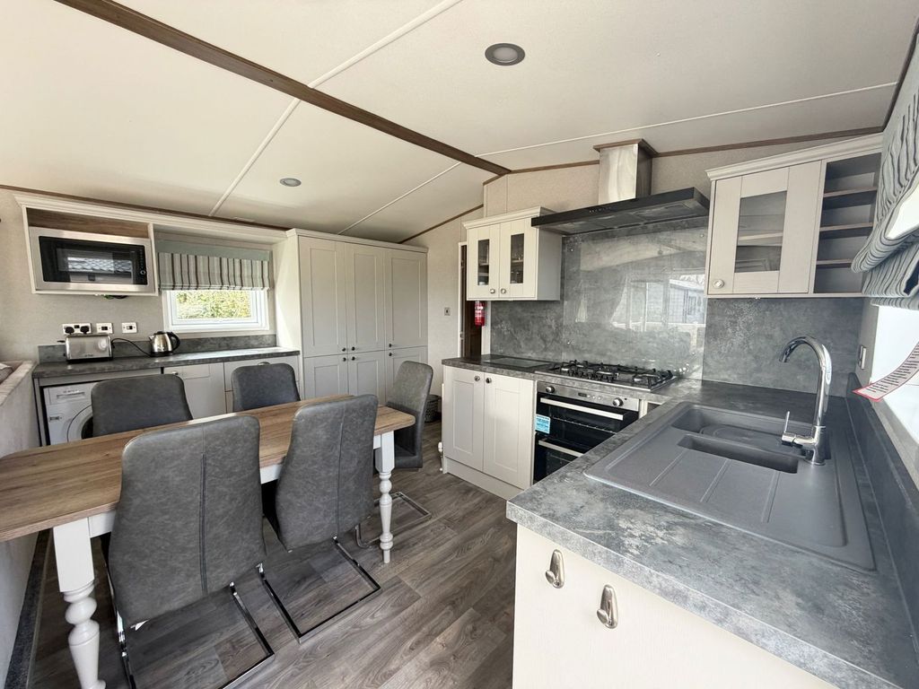 Property photo 3 of 8 Photograph