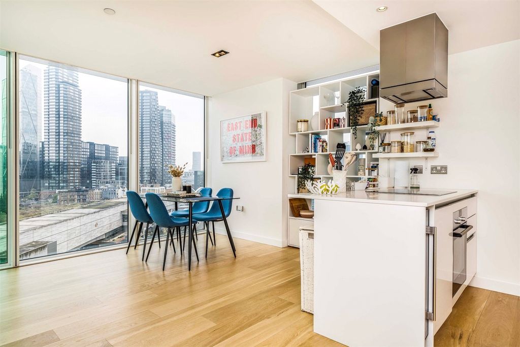 Property photo 3 of 10 Kitchen &amp; Diner