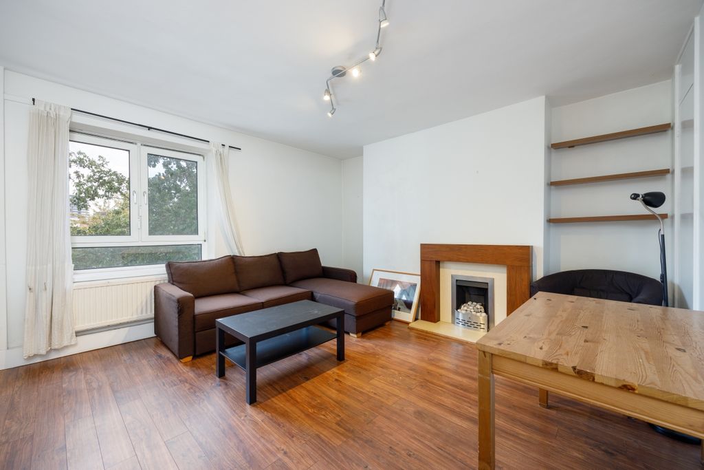 Property photo 1 of 8 Walkinshaw Court ...