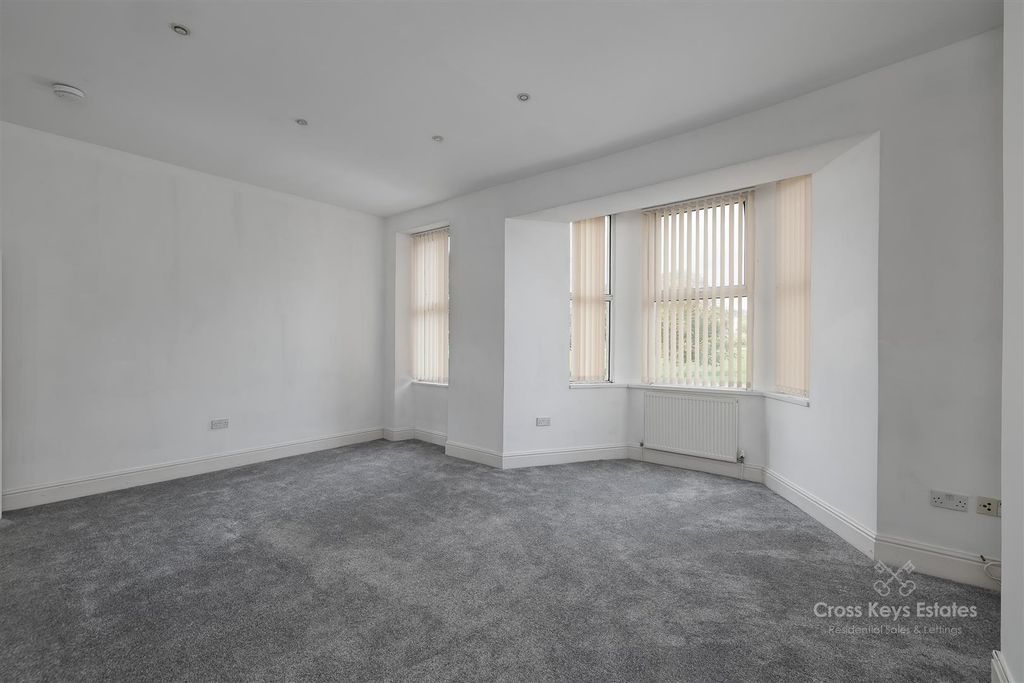 Property photo 3 of 34 Sitting Room
