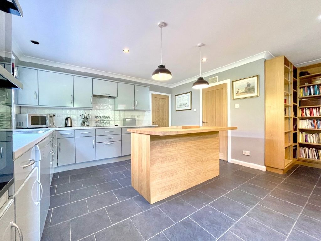 Property photo 2 of 37