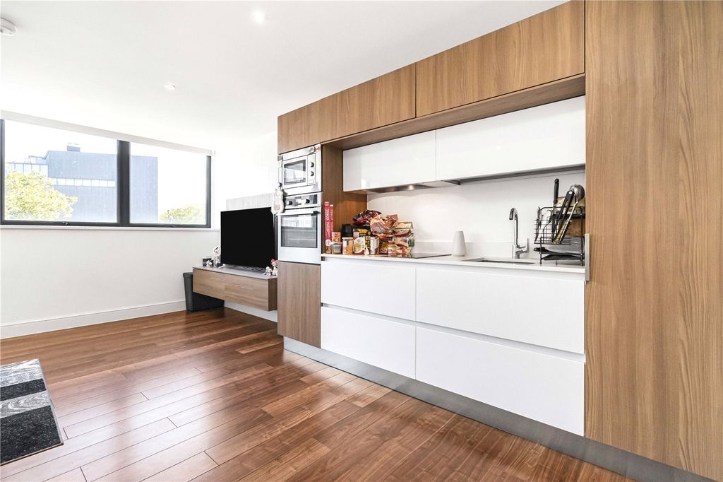 Property photo 2 of 17 Kitchen/Reception
