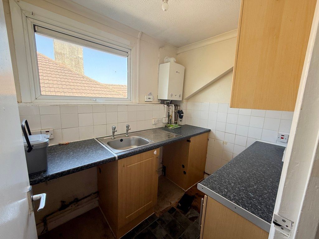 Property photo 3 of 5 Kitchen In Flat In Need Of Improvement