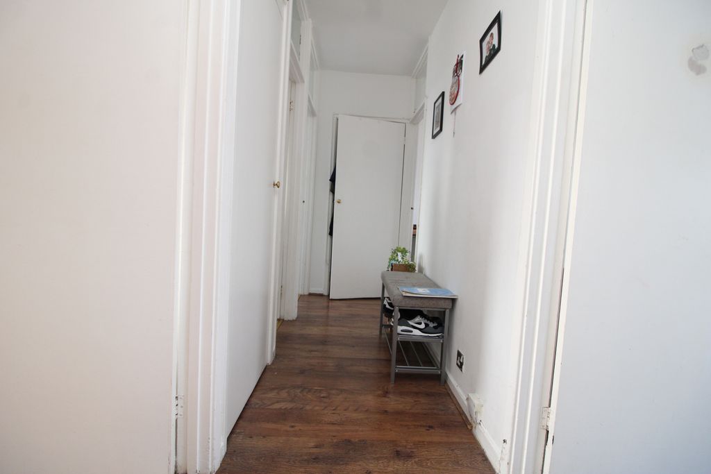 Property photo 3 of 9 Gallery