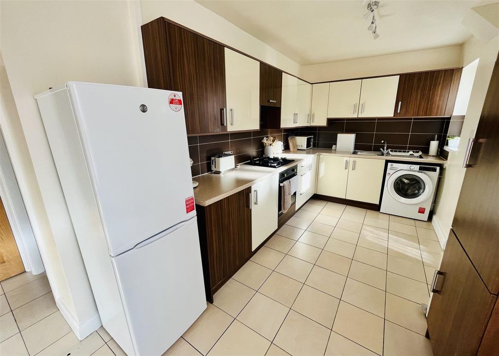 Property photo 3 of 17 931Abd32-5125-4E39-B23D-C022Ab7516Ed.Jpeg