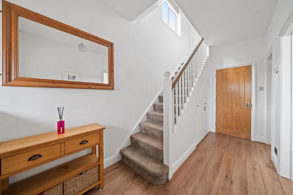 Property photo 2 of 14 Entrance Hall