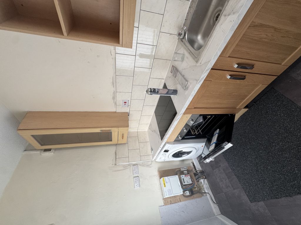 Property photo 3 of 5 Kitchen