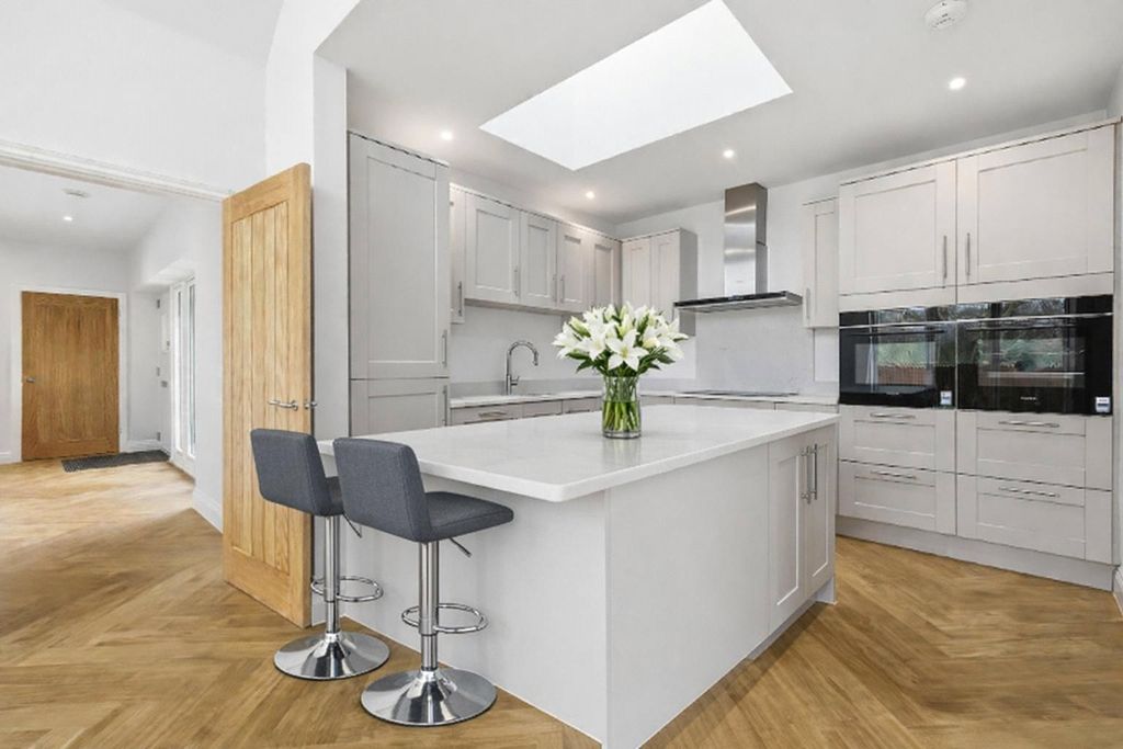 Property photo 3 of 14 Kitchen