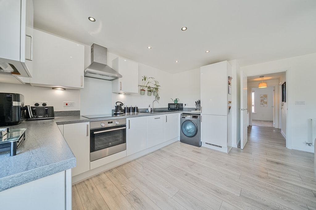 Property photo 2 of 23 1499405-11-6A69Bd...