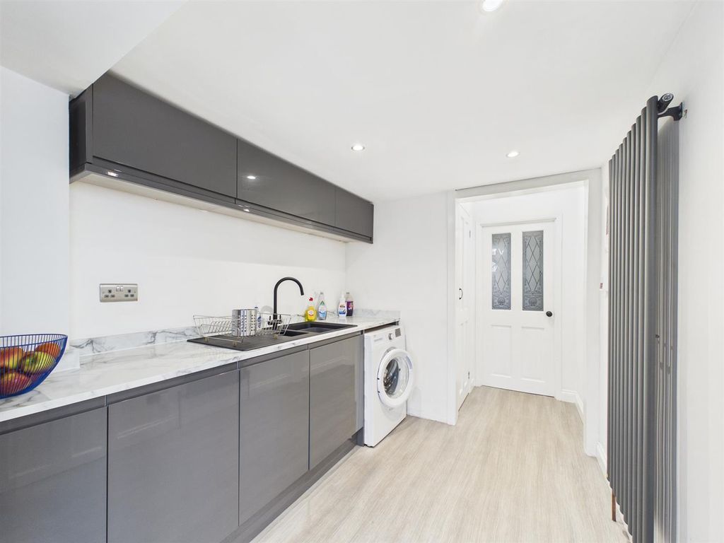 Property photo 3 of 21 Cam01486G0-Pr1039-Still003.Jpg