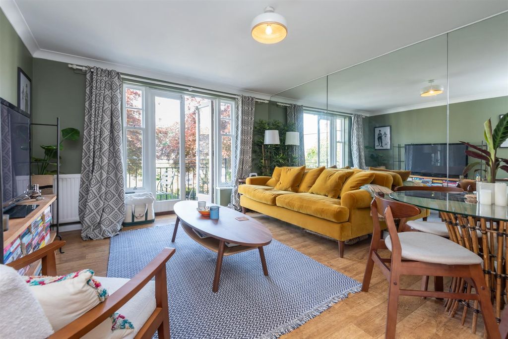 Property photo 3 of 16 03-57_Sutton_Sq_E9_6Eq.Jpg