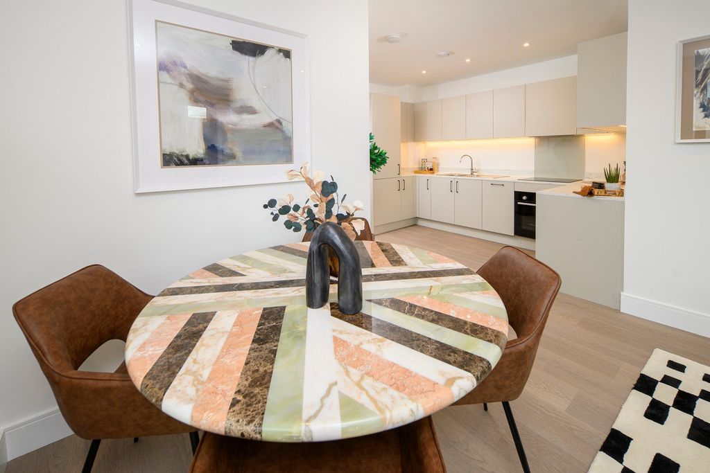 Property photo 3 of 16 Dining