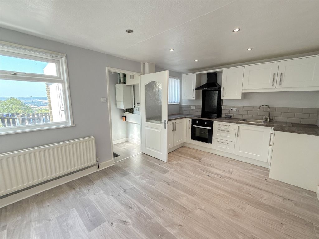 Property photo 2 of 25 Dining Kitchen