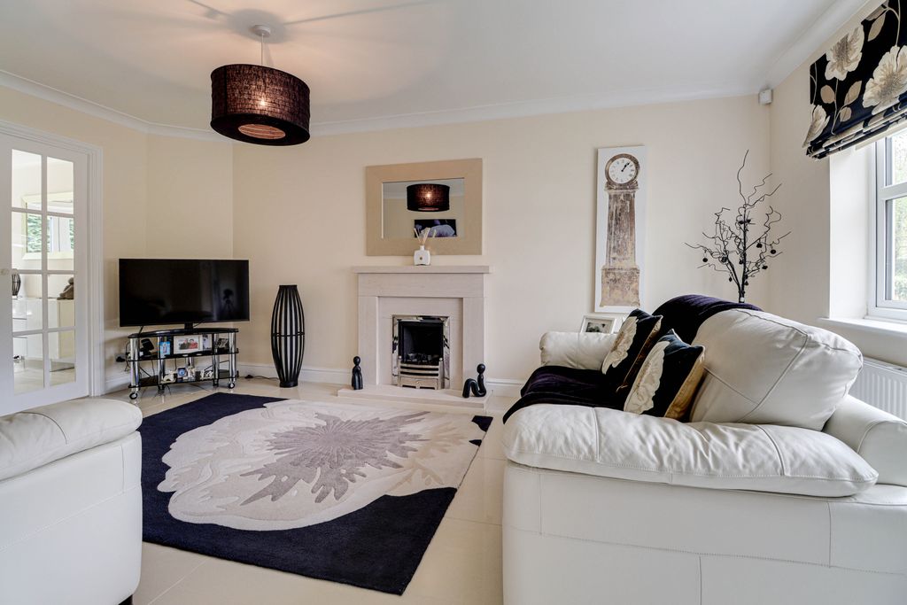 Property photo 2 of 17 Living Room