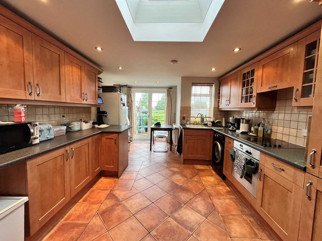 Property photo 2 of 8 Photo