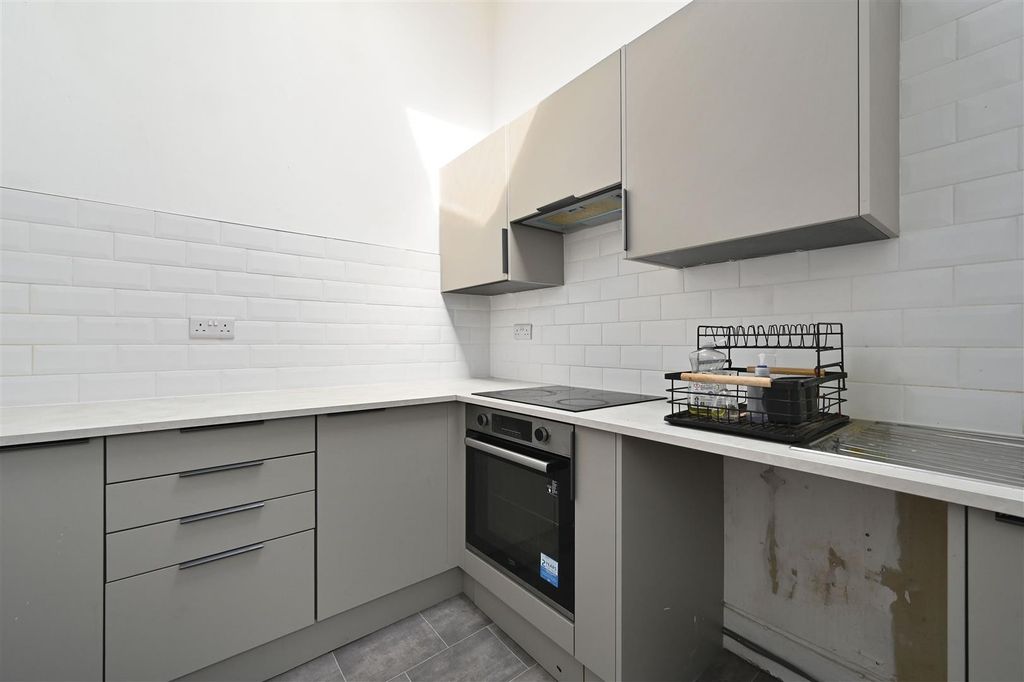 Property photo 2 of 16 16B Western Road - Tn401DX (10).Jpg