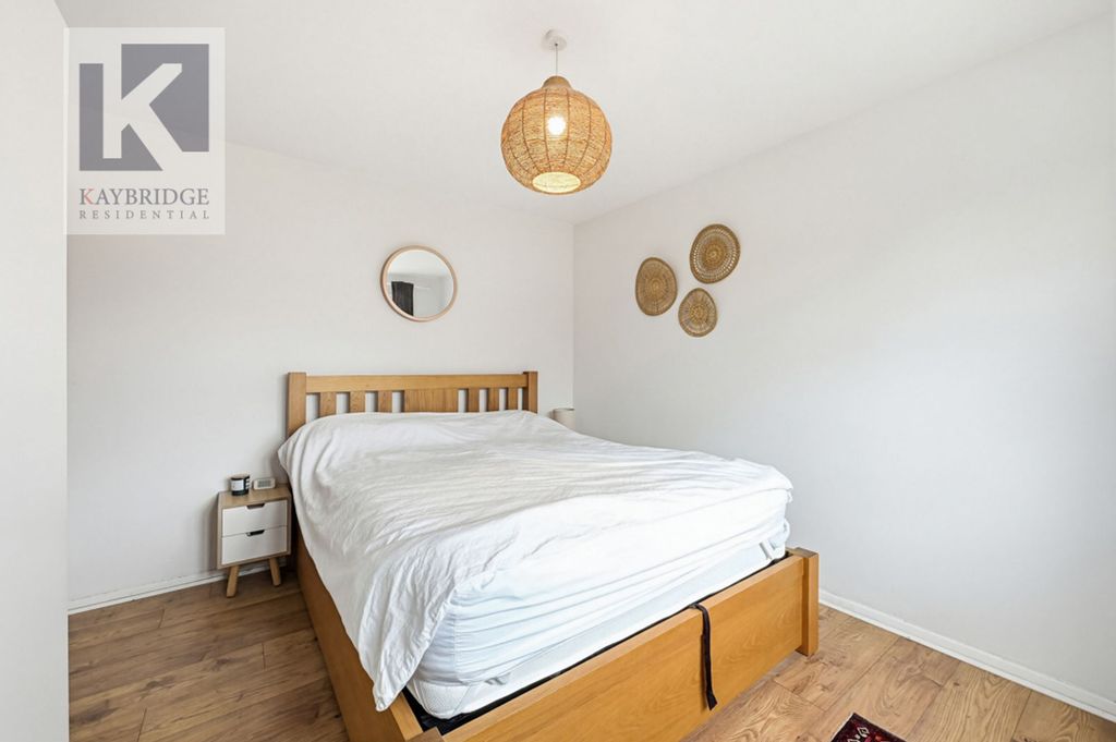 Property photo 3 of 11 Trent Way, Worcester Park - Kt4 8Tw