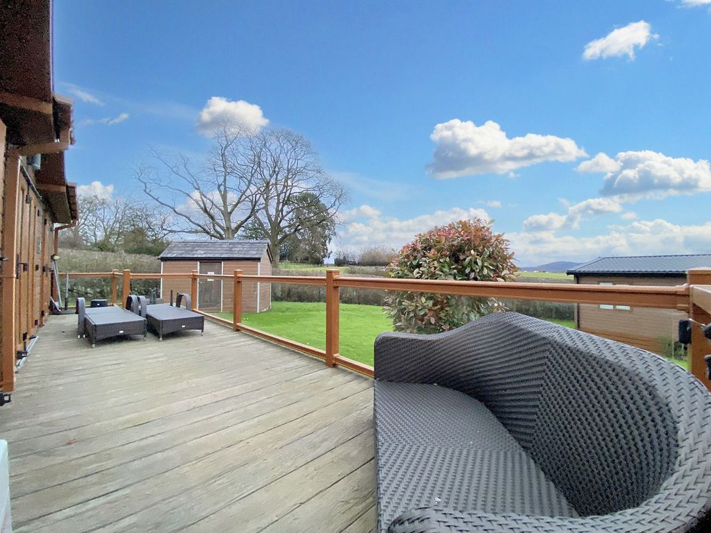Property photo 2 of 11 Decking