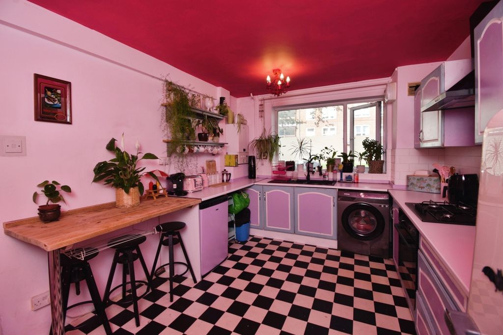 Property photo 2 of 17 Photo