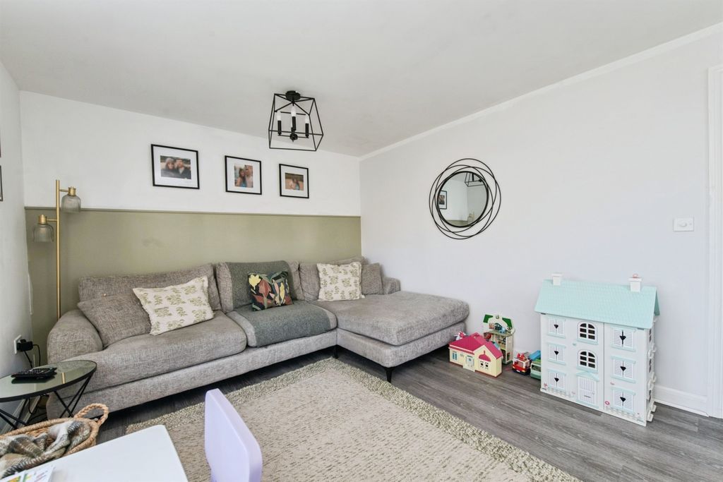 Property photo 3 of 12