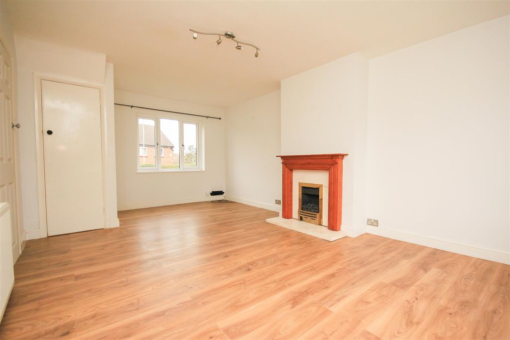 Property photo 2 of 14 Living 2.Jpg