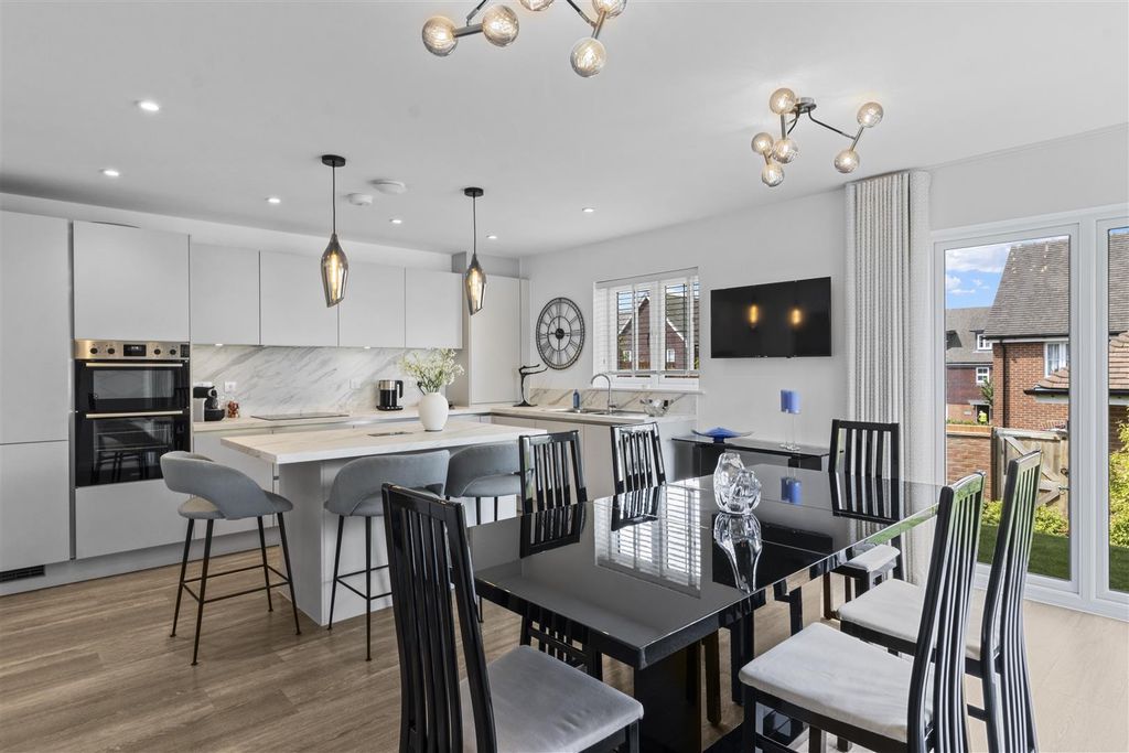 Property photo 2 of 40 Spacious Kitchen Diner
