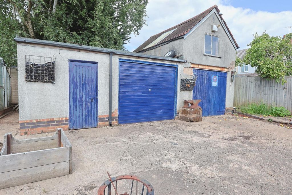 Property photo 3 of 26 Detached Workshop