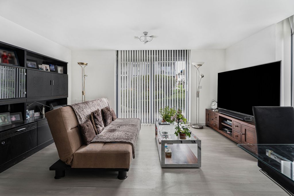 Property photo 3 of 11