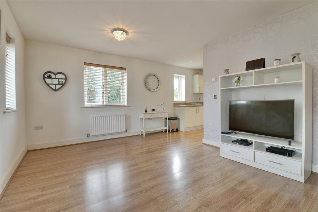 Property photo 2 of 13 3C4D9028-1039-45Da-B661-3843338F6B7B_1_201_A.Jpeg