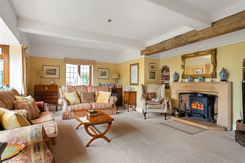 Property photo 3 of 41 House. Partnership